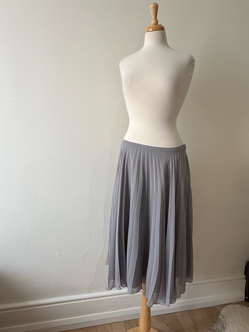 Sandro Studio grey chiffon pleated midi skirt size 12